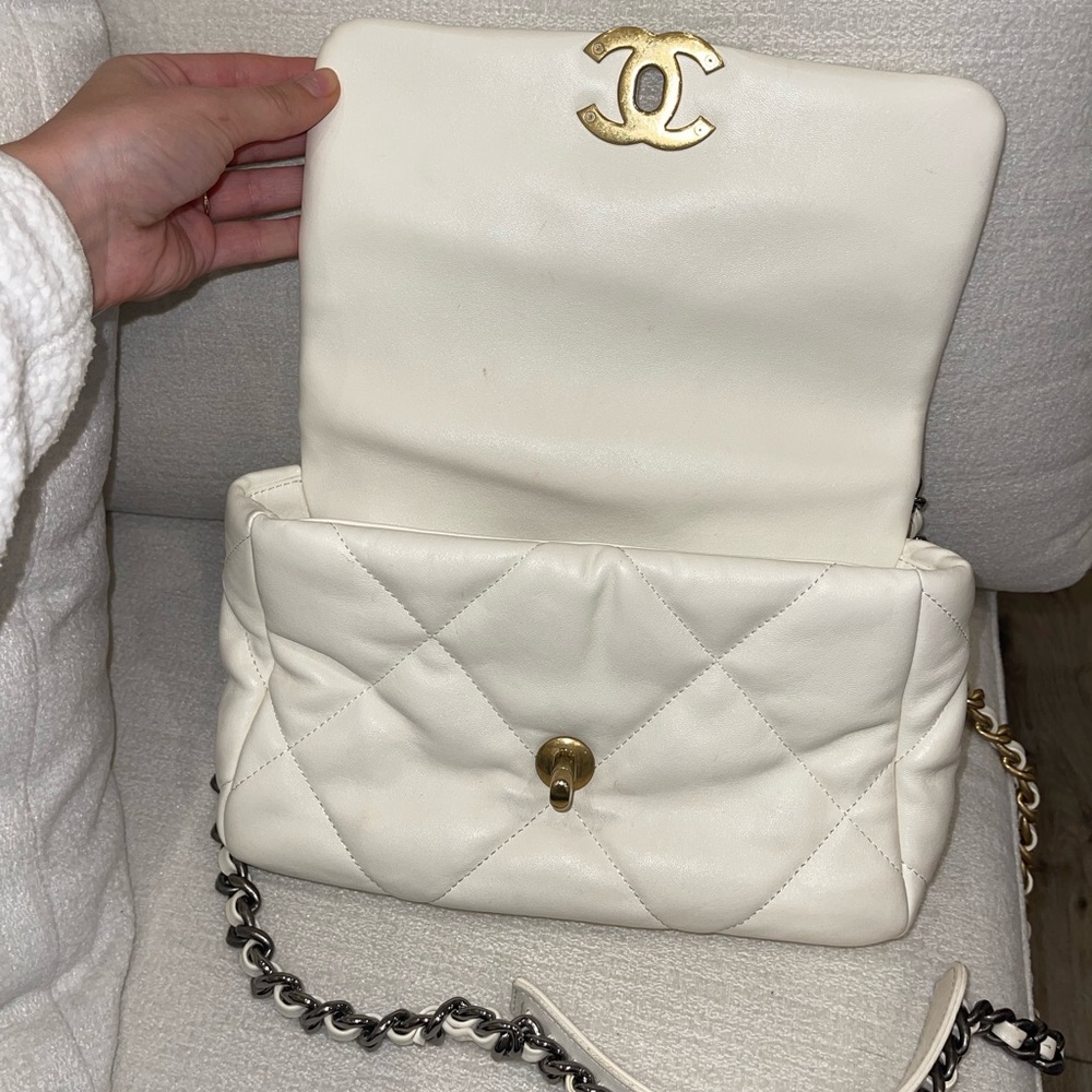 Chanel 19 Flap Bag - Picture 7 of 10
